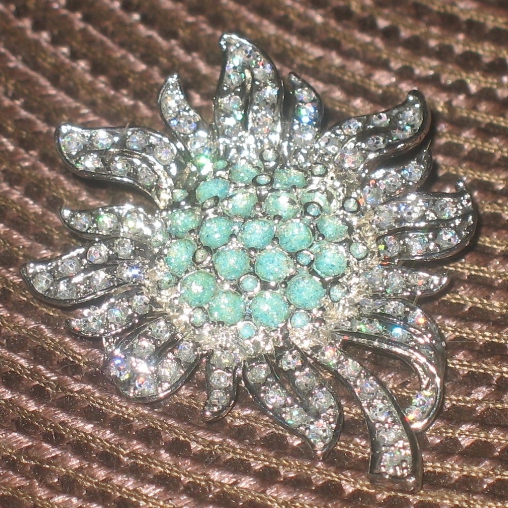 VINTAGE WOMEN'S GREEN AND CLEAR RHINESTONE BROOCH